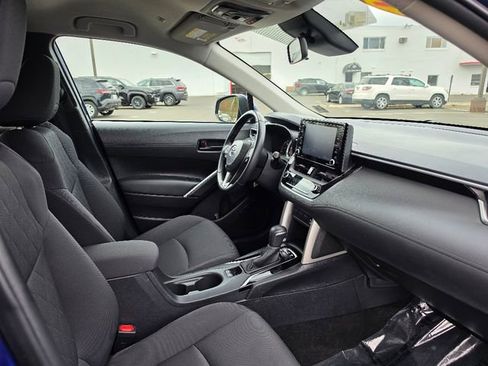 Used 2022 Toyota Corolla Cross LE AWD/4WD image 11