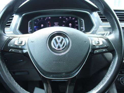 Used 2019 Volkswagen Tiguan SEL Premium w/ 3rd Row Seat Package AWD/4WD image 9