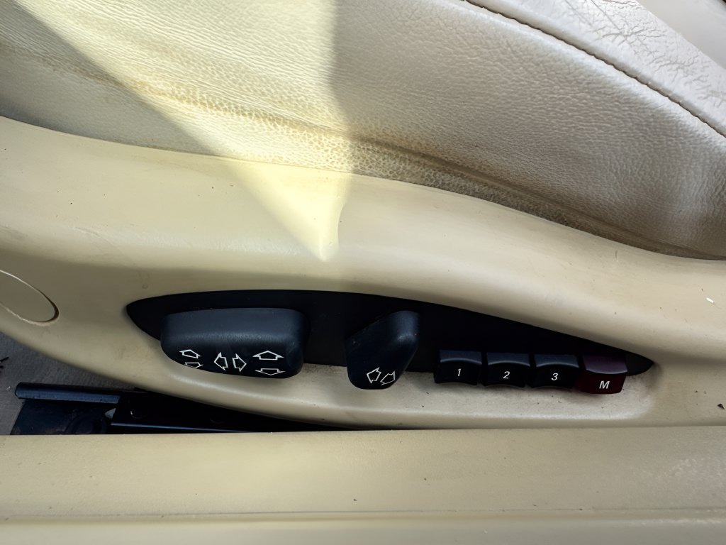 Used 2004 BMW Z4 3.0i RWD image 9