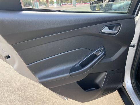 Used 2018 Ford Focus SE image 15