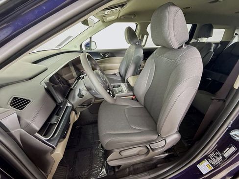New 2026 Kia Carnival LX FWD image 24