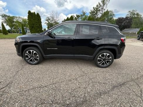 Used 2022 Jeep Compass Limited AWD/4WD image 2