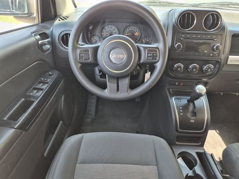 Used 2014 Jeep Compass Sport w/ Power Value Group FWD image 9