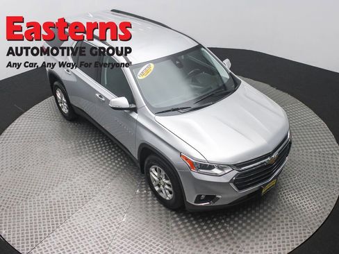 Used 2021 Chevrolet Traverse LT AWD/4WD image 3