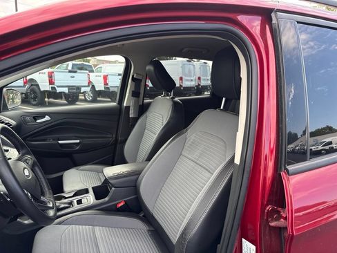Used 2018 Ford Escape SE w/ SE Sport Appearance Package AWD/4WD image 9