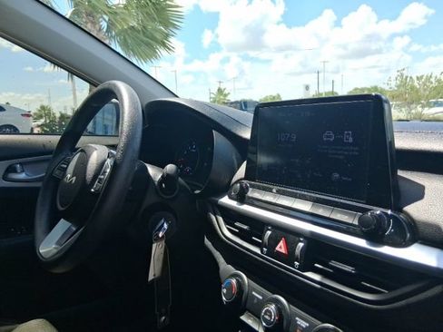 Used 2024 Kia Forte LXS w/ LXS Technology Package FWD image 10