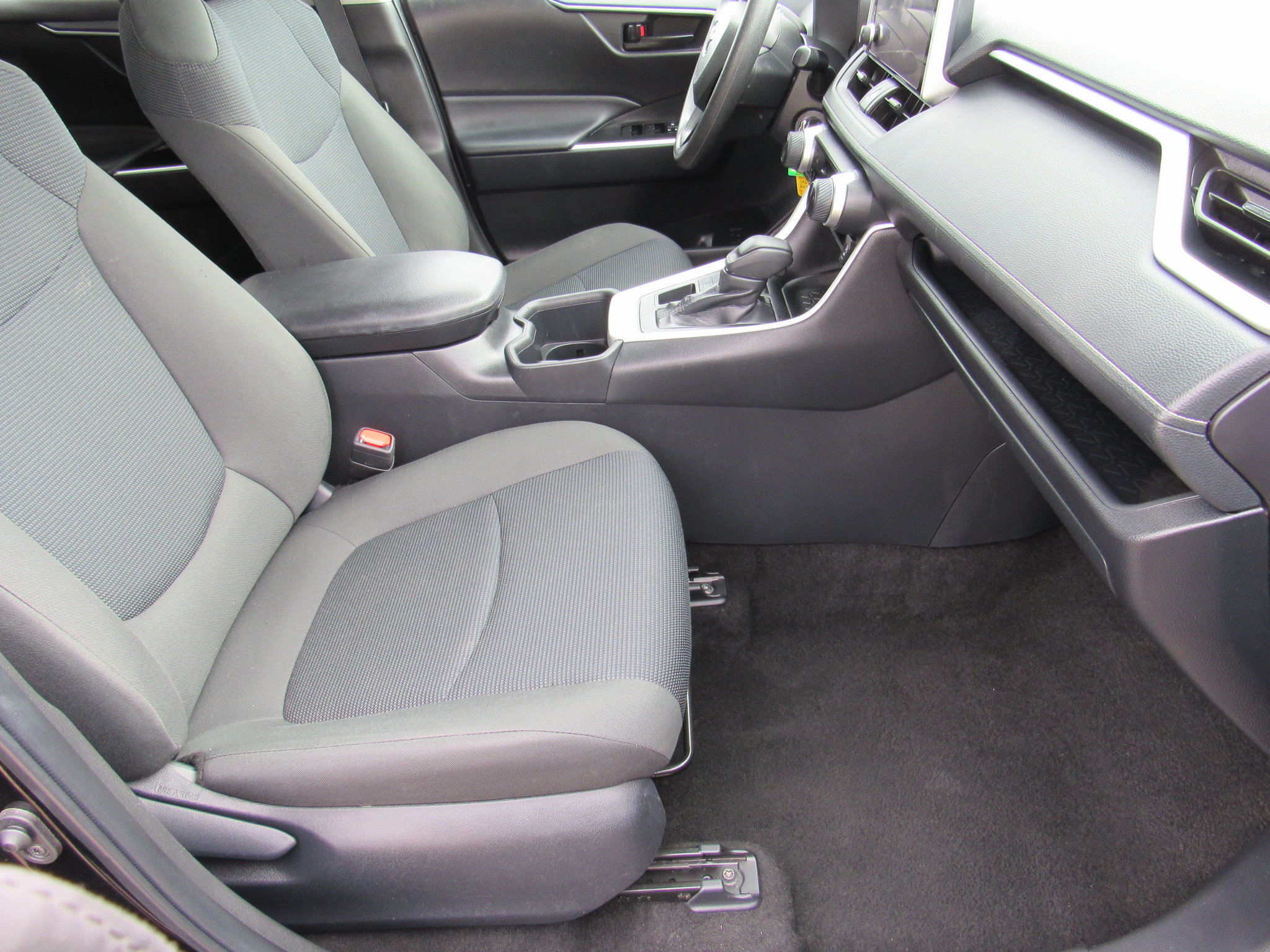 Used 2025 Toyota RAV4 LE AWD/4WD image 27