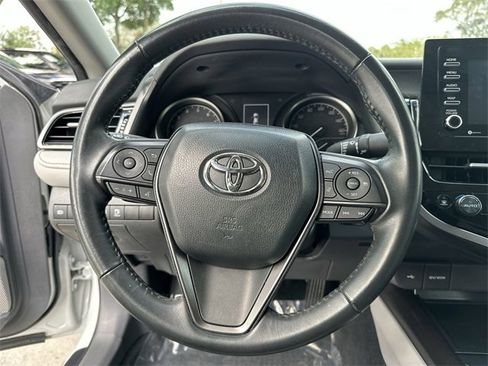 Used 2024 Toyota Camry SE image 11