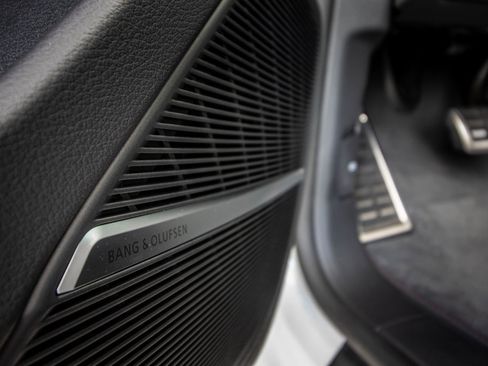 Used 2025 Audi RS Q8 performance image 26