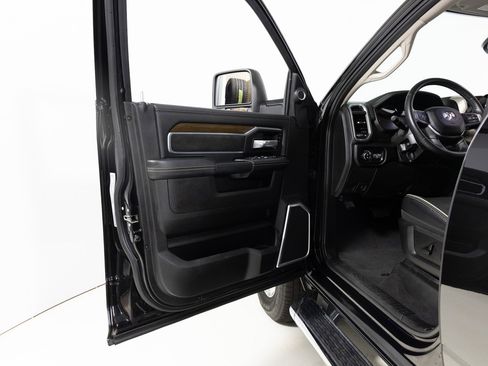 Used 2024 RAM 2500 Laramie image 11