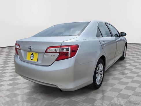 Used 2012 Toyota Camry LE FWD image 4