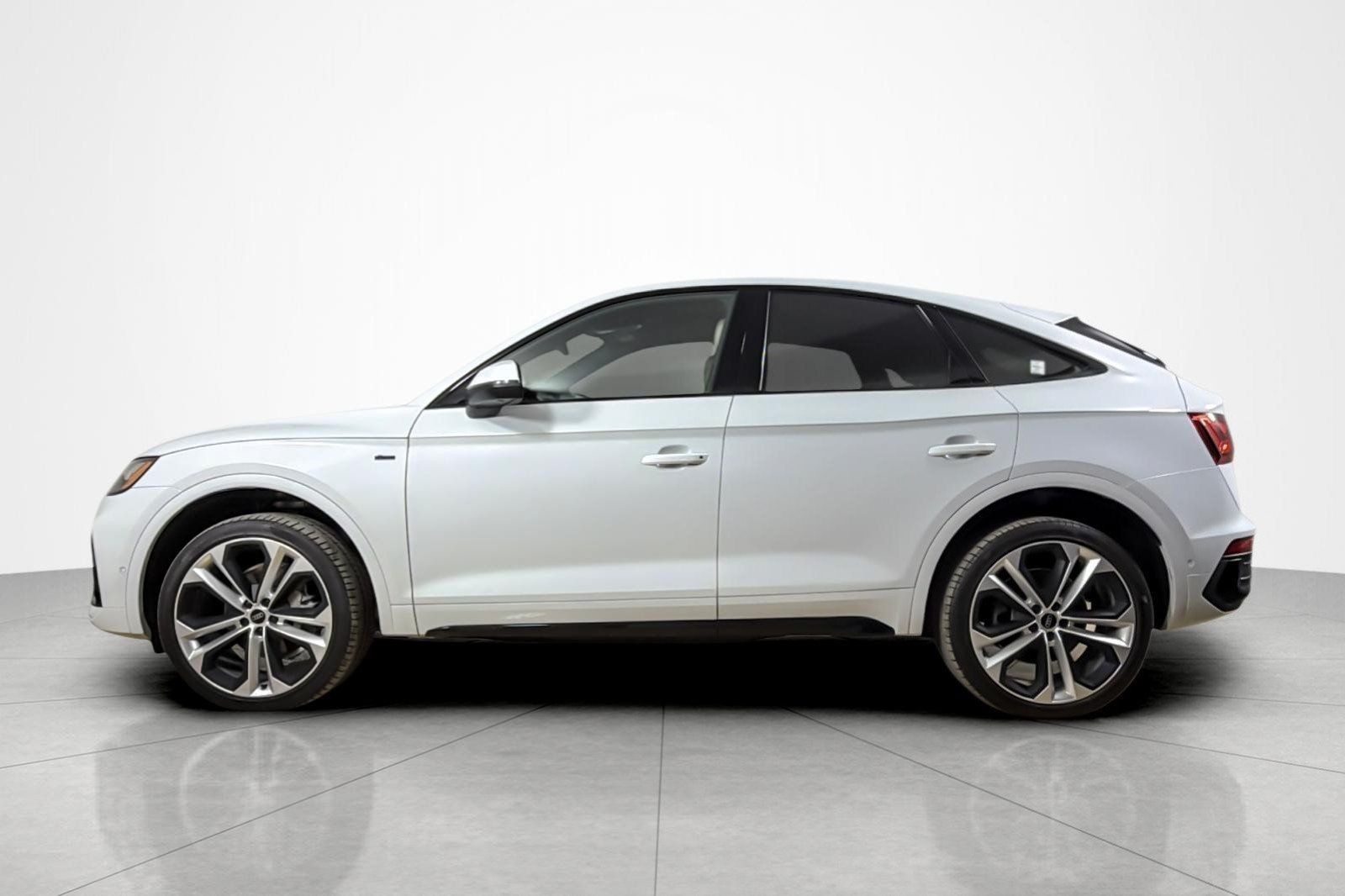 Used 2023 Audi Q5 2.0T Prestige w/ Prestige Package AWD/4WD image 2