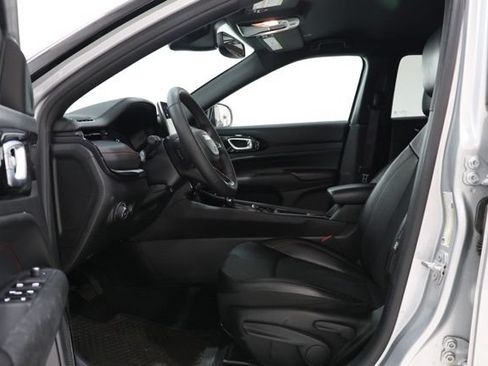 Used 2025 Jeep Compass Trailhawk AWD/4WD image 20