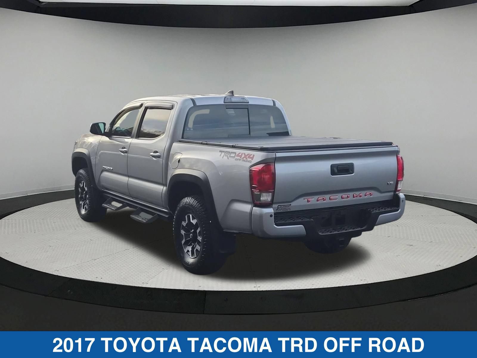 Used 2017 Toyota Tacoma TRD Off-Road AWD/4WD image 6