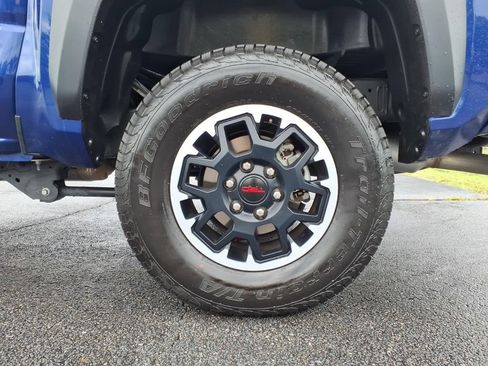 Certified 2025 Toyota Tacoma TRD Off-Road AWD/4WD image 21