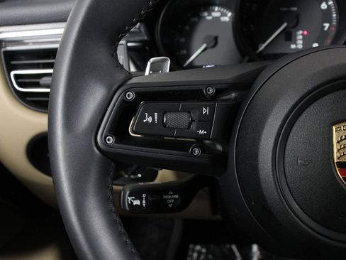 Certified 2025 Porsche Macan AWD/4WD image 14