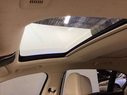 Used 2018 BMW 740i image 14