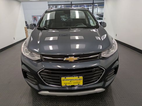 Used 2022 Chevrolet Trax LT w/ LT Convenience Package image 2