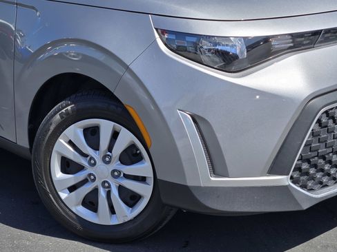 Used 2023 Kia Soul LX FWD image 9