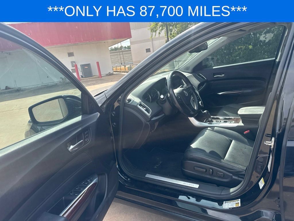 Used 2017 Acura TLX FWD image 9