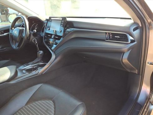 Used 2024 Toyota Camry SE image 11