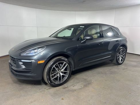 Certified 2025 Porsche Macan image 1
