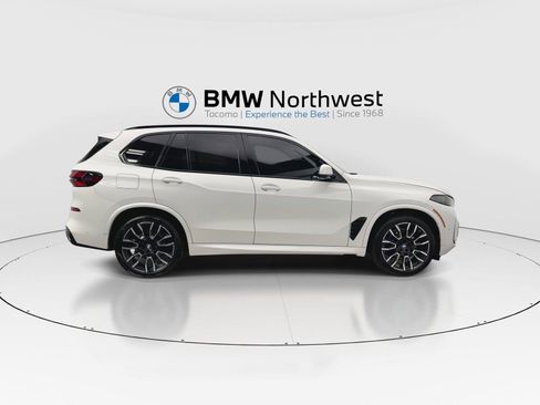 Used 2024 BMW X5 xDrive40i w/ M Sport Package AWD/4WD image 4