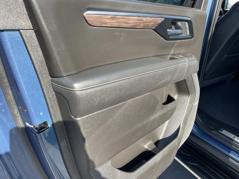 Used 2025 Chevrolet Suburban Premier image 23