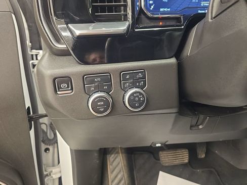 Used 2025 GMC Sierra 1500 SLT AWD/4WD image 32