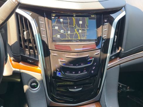 Certified 2020 Cadillac Escalade Premium Luxury AWD/4WD image 15
