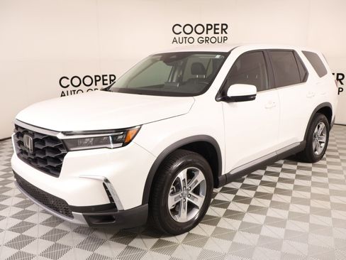 Used 2025 Honda Pilot EX-L image 10