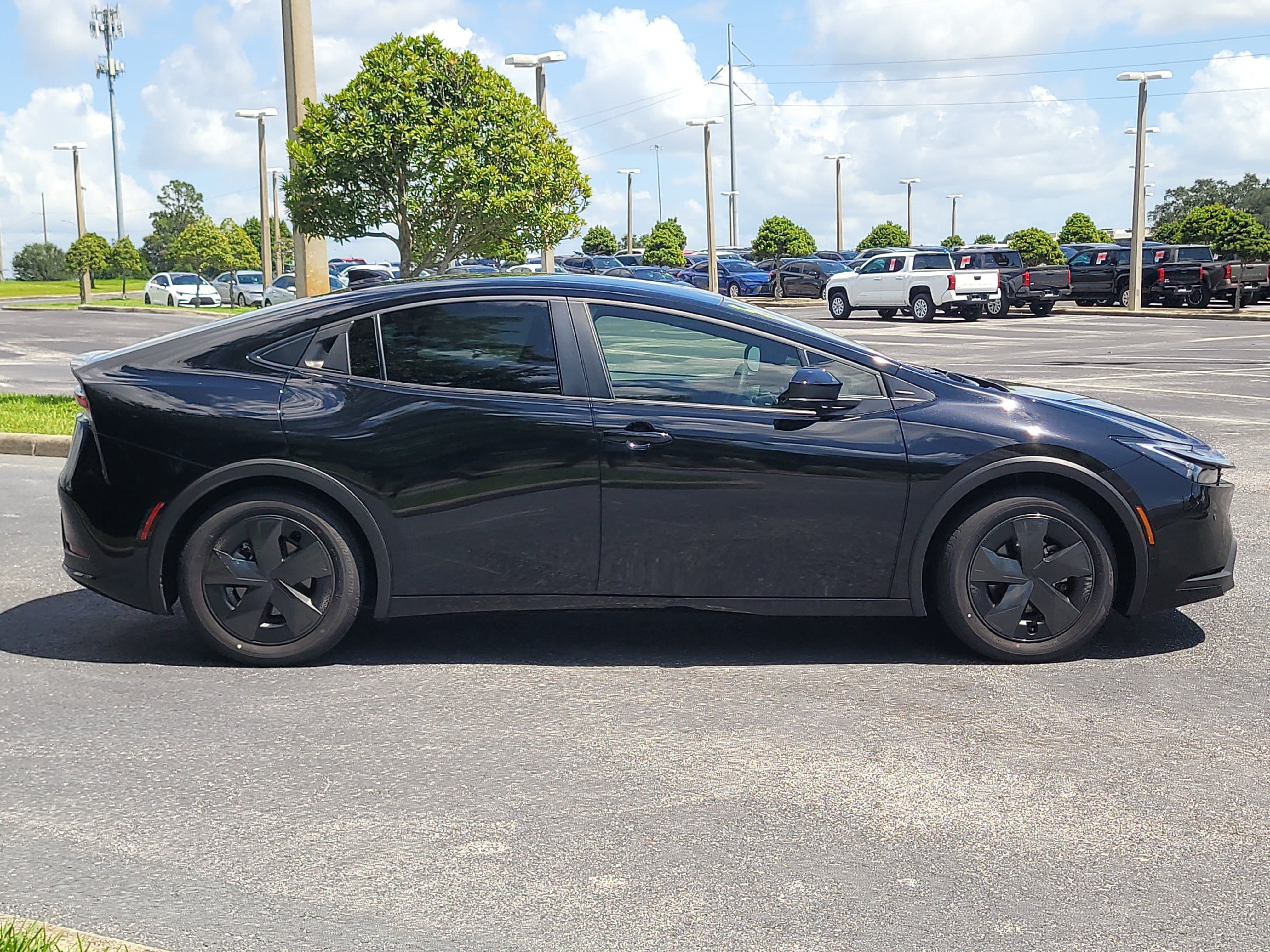 Used 2026 Toyota Prius LE FWD image 8