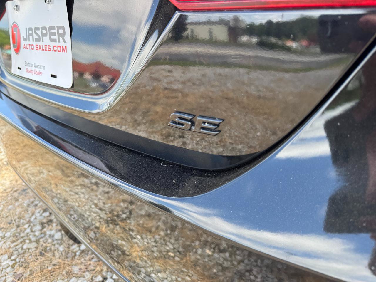 Used 2019 Toyota Camry SE w/ Carpet Mat Package FWD image 12