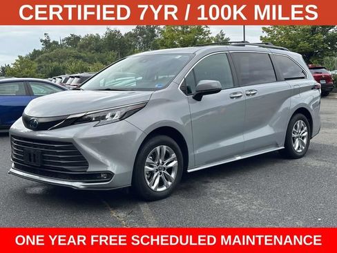 Used 2022 Toyota Sienna XLE Woodland Edition AWD/4WD image 5