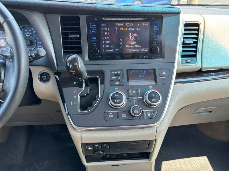 Used 2017 Toyota Sienna XLE Premium FWD image 14