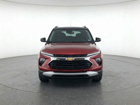 Used 2025 Chevrolet TrailBlazer LT image 2