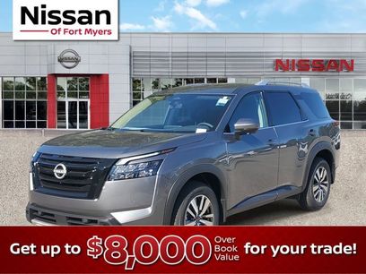 New 2025 Nissan Pathfinder SL w/ Black Appearance Package