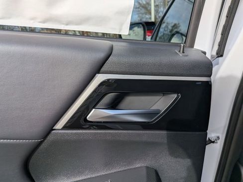 New 2026 Mitsubishi Outlander SE image 24