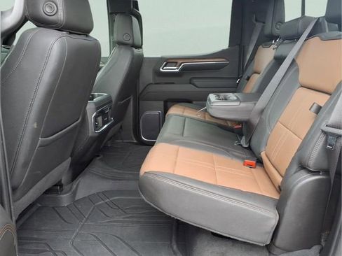 Used 2023 Chevrolet Silverado 1500 High Country w/ High Country Premium Package AWD/4WD image 21