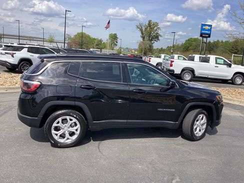 Used 2024 Jeep Compass Latitude AWD/4WD image 5