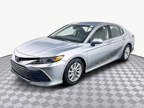 Used 2023 Toyota Camry LE image 4