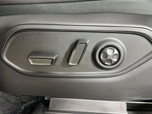 Used 2025 Jeep Grand Cherokee Limited AWD/4WD image 6