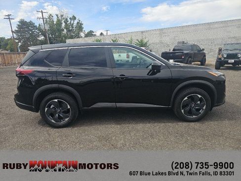 Used 2025 Nissan Rogue SV AWD/4WD image 8