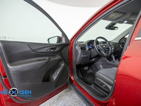 Used 2024 Chevrolet Equinox LT FWD image 9