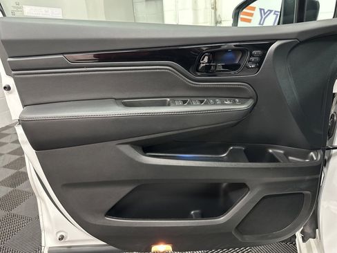 Used 2023 Honda Odyssey Touring image 16