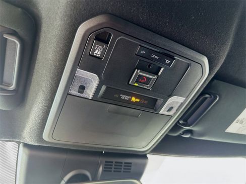 Used 2025 Toyota 4Runner TRD Off-Road image 32