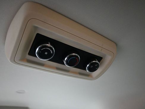 Used 2010 Dodge Grand Caravan SE w/ Climate Group FWD image 21