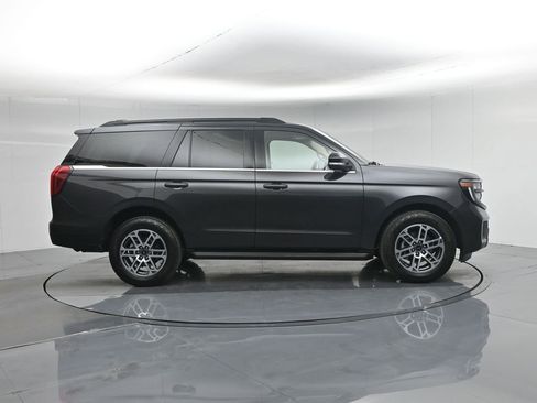 Used 2025 Ford Expedition Active image 32
