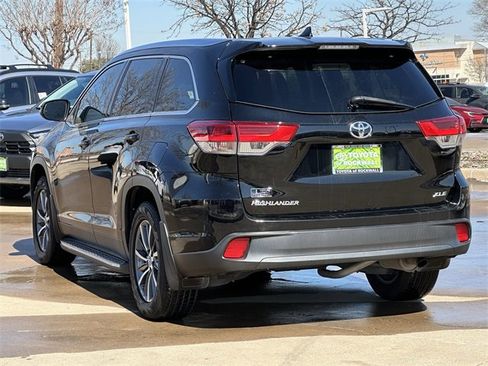 Used 2019 Toyota Highlander XLE image 3