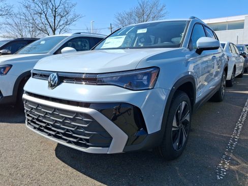 New 2026 Volkswagen Taos SE AWD/4WD image 3